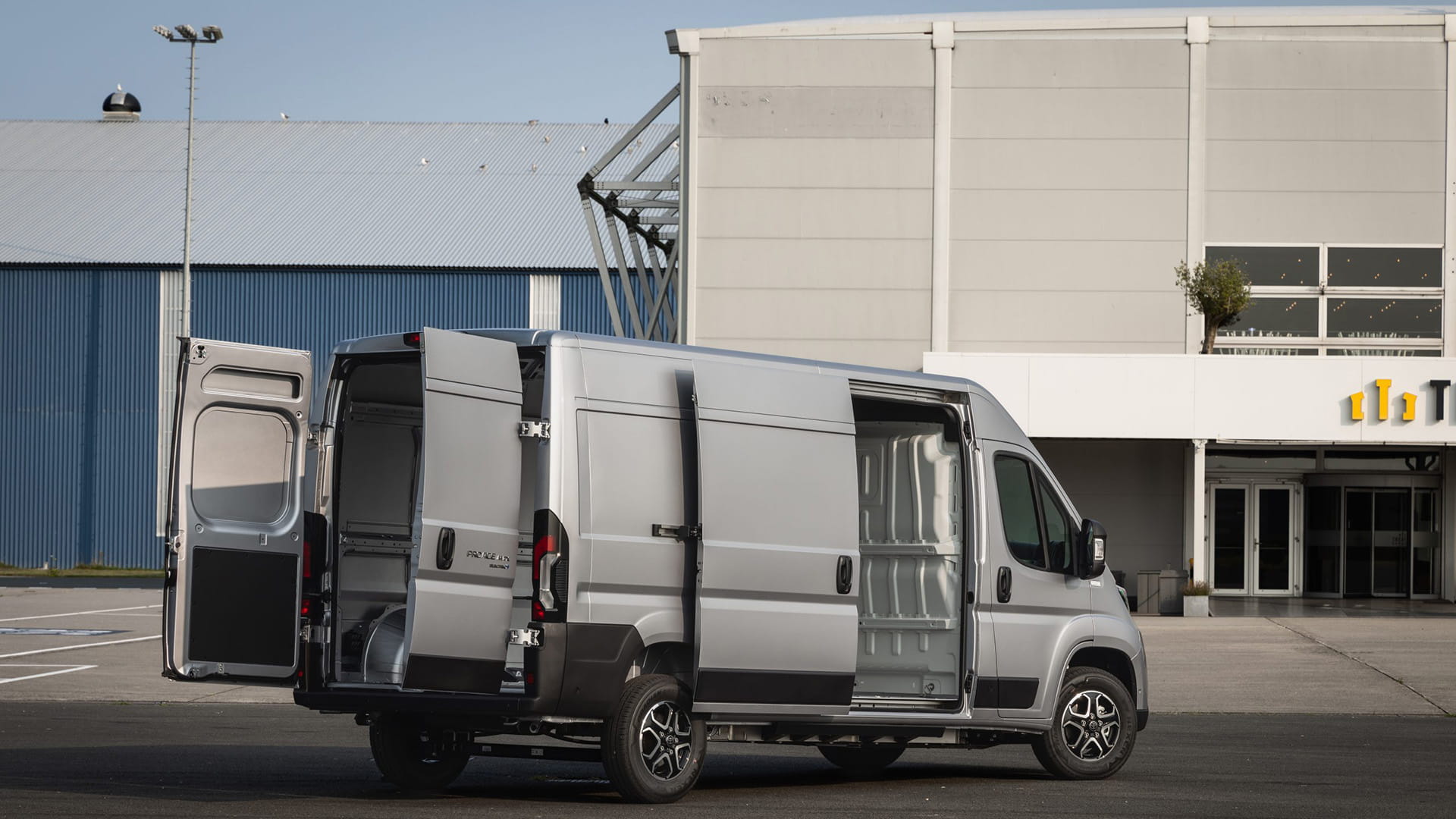 Proace-Max-5