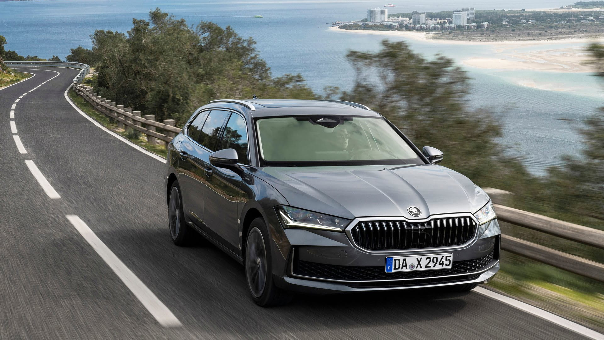 Superb-Combi-ehybrid-2