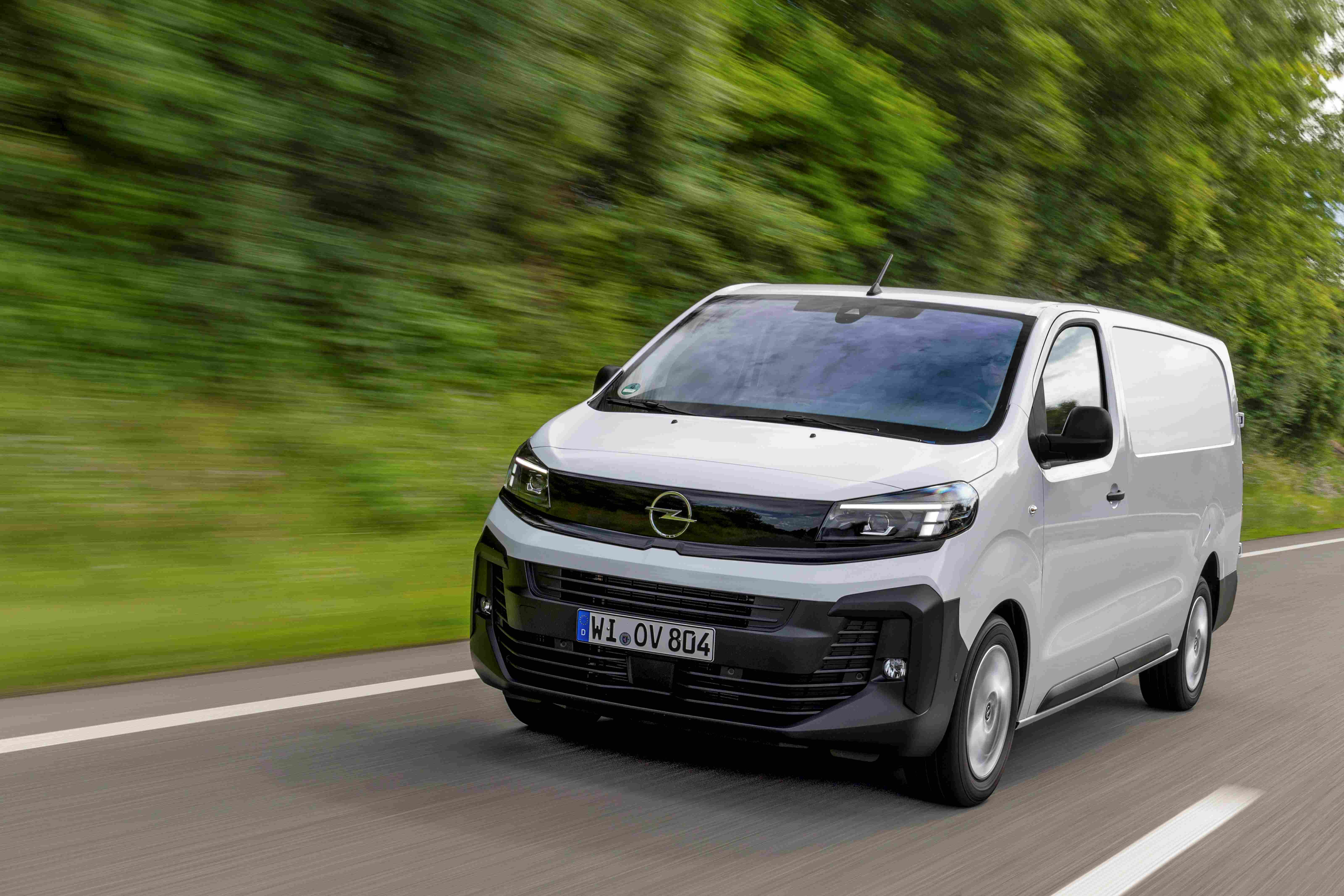 opel-vivaro-lcv-showroom