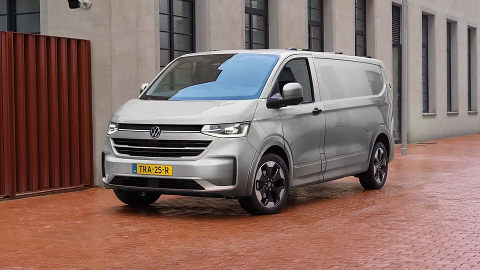 vw-transporter-lcv-showroom