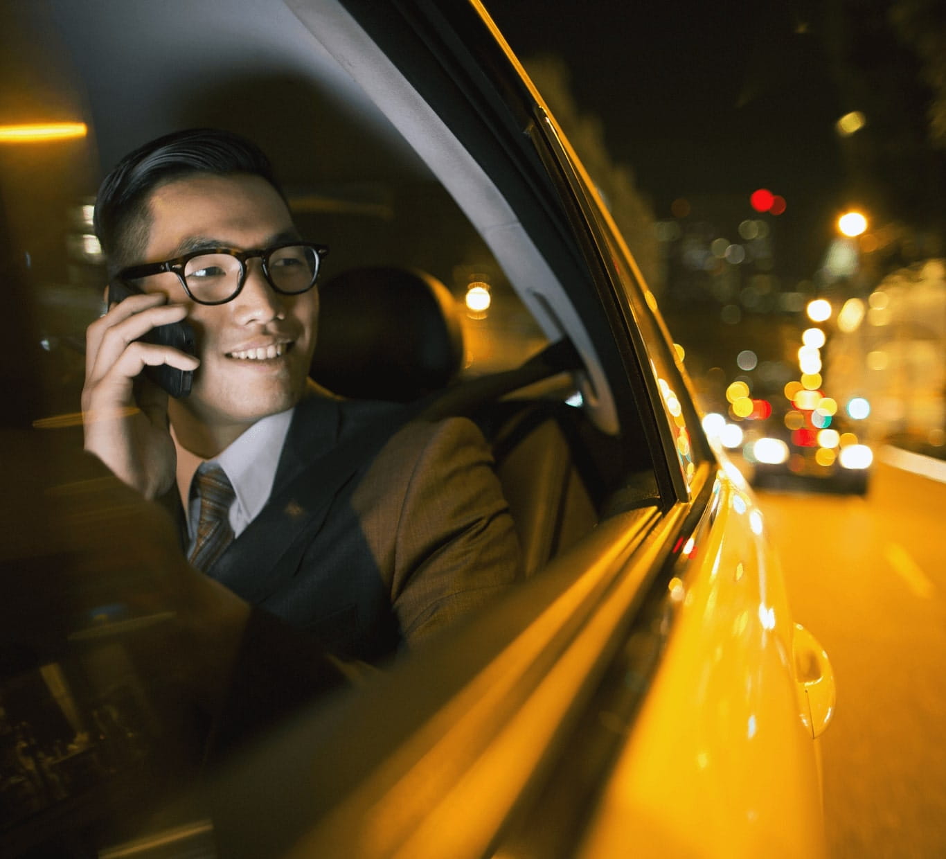 zipper-Man-with-phone-inside-a-car