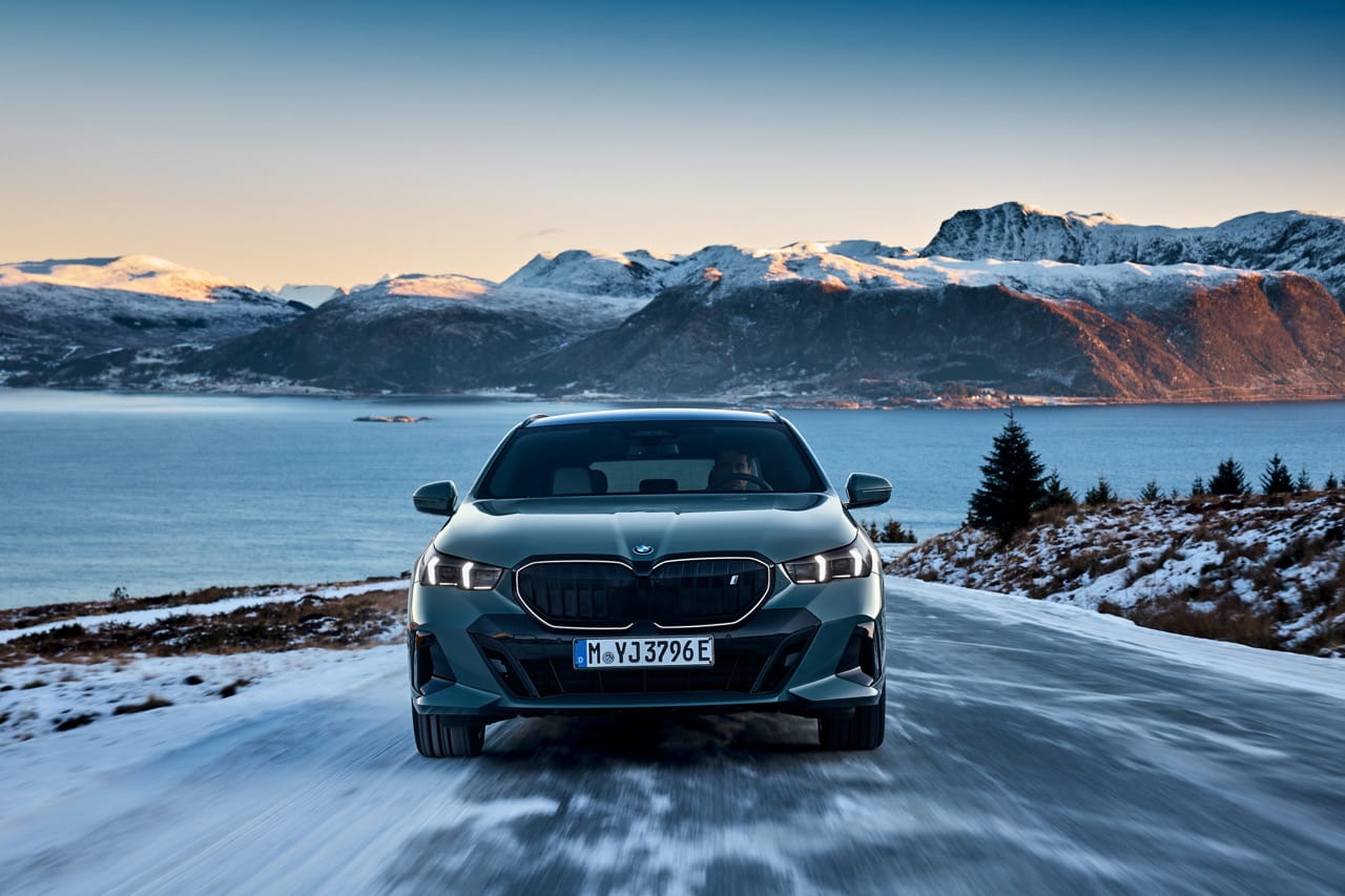 5series touring-front road Large