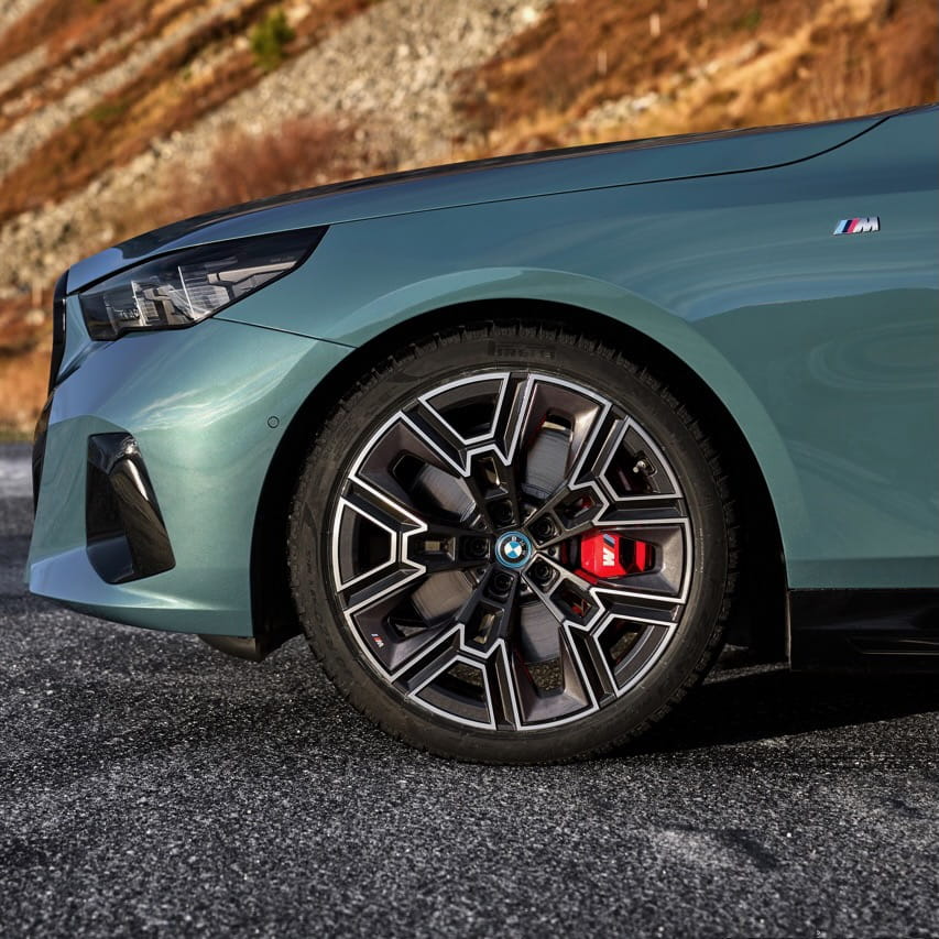 5series touring-leftside front close Large (1)