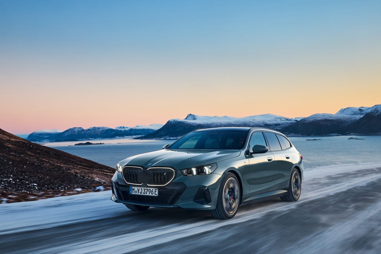 5series touring-side front road Large
