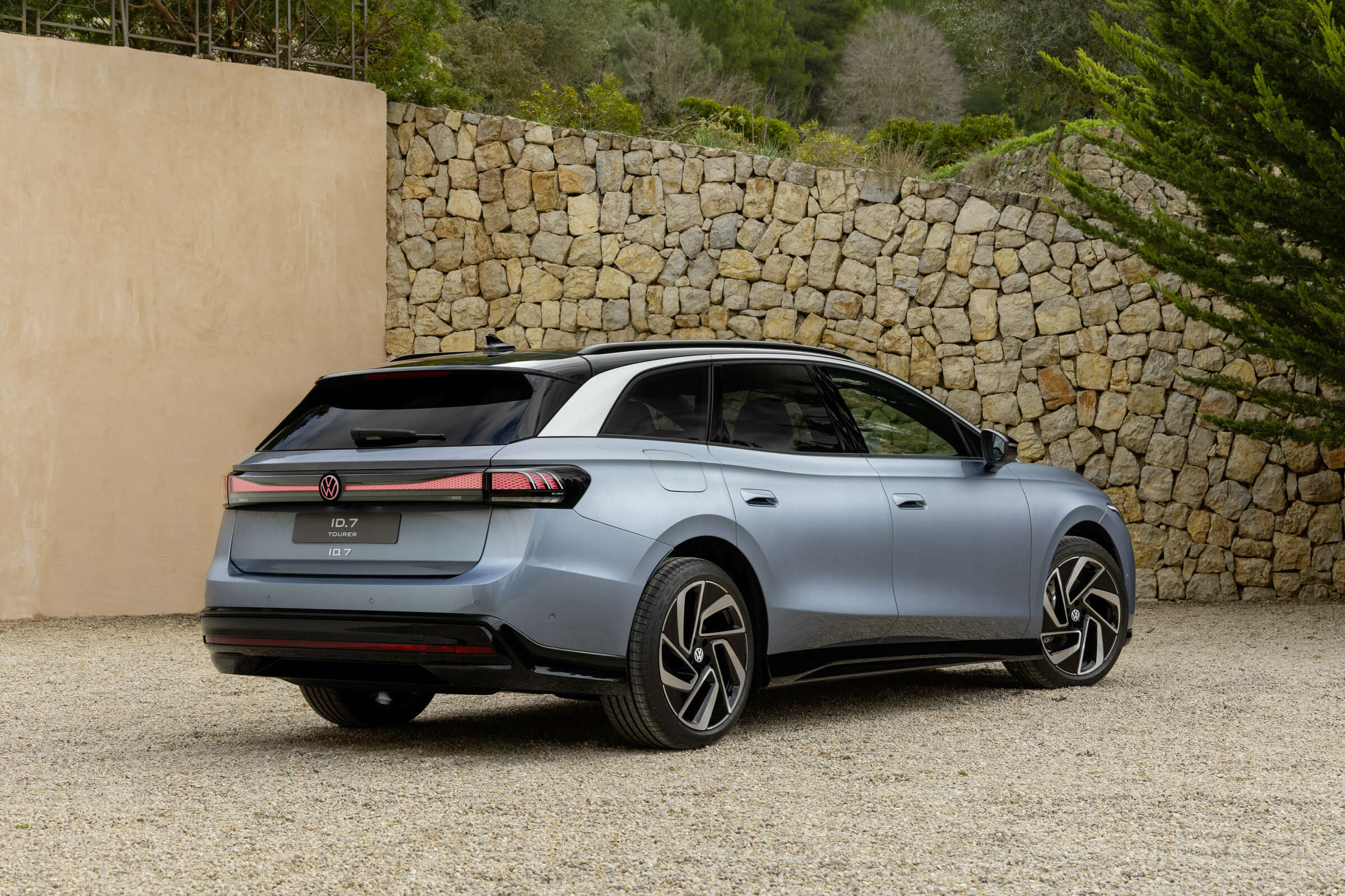 id7 tourer side back