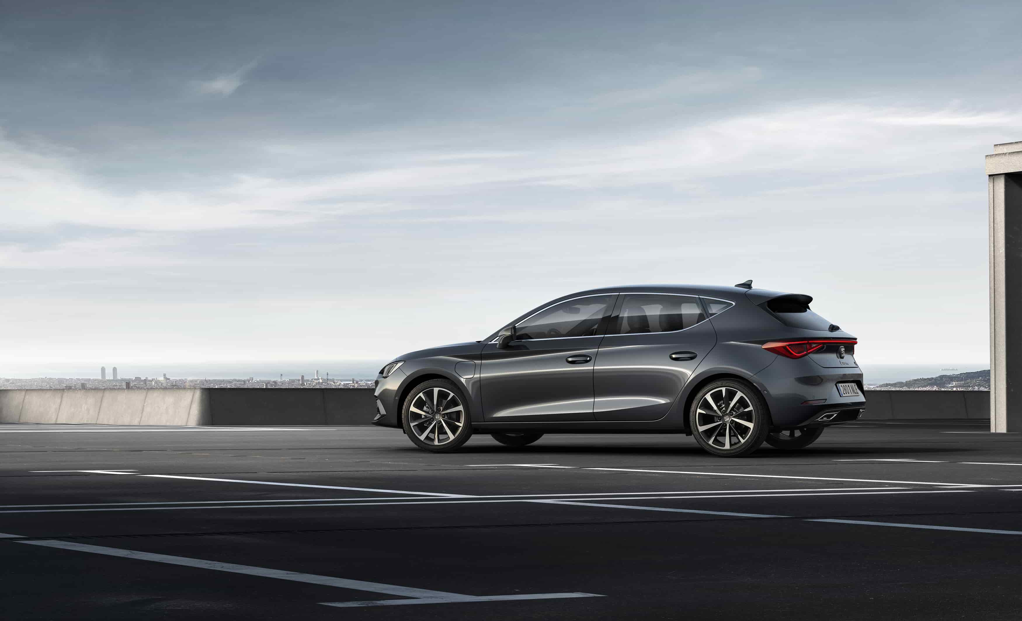 Seat Leon e-Hybrid  lateral
