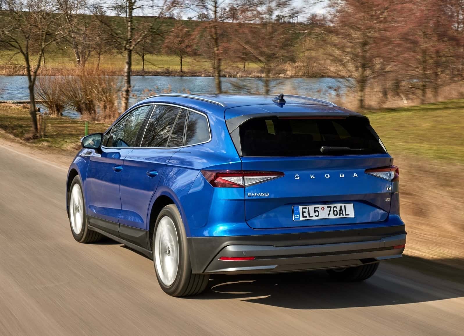 Skoda Enyaq iV traseira